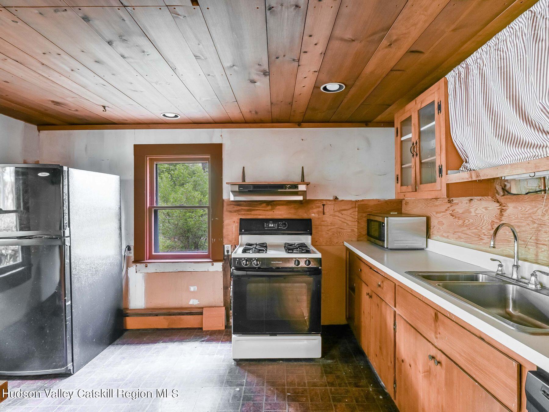 228 Plutarch Road Highland, NY 12528 - Photo 18 of 40 photo_online_018
