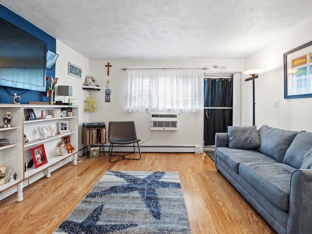 20 Whitman Road, Unit B1 Waltham, MA 02453 - Photo 12 of 33 Gallery Image 12