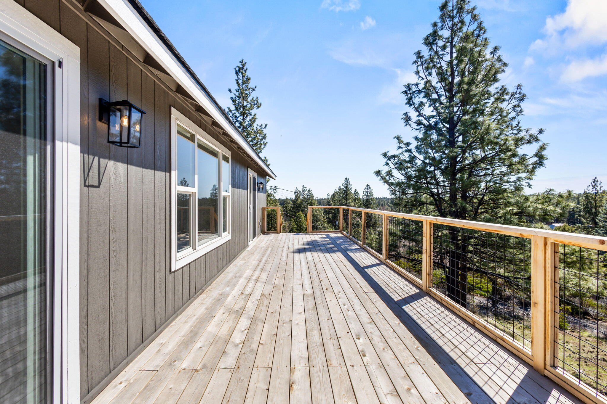19126 Pumice Butte Road Bend, OR 97702 - Photo 27 of 40 a view of balcony of a house