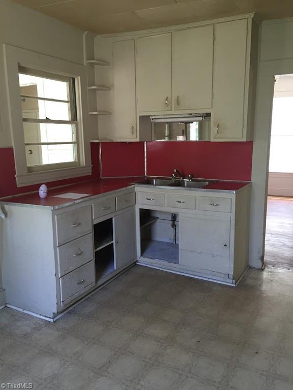 718 Forrest Street High Point, NC 27262 - Photo 5 of 7 Gallery Image 5