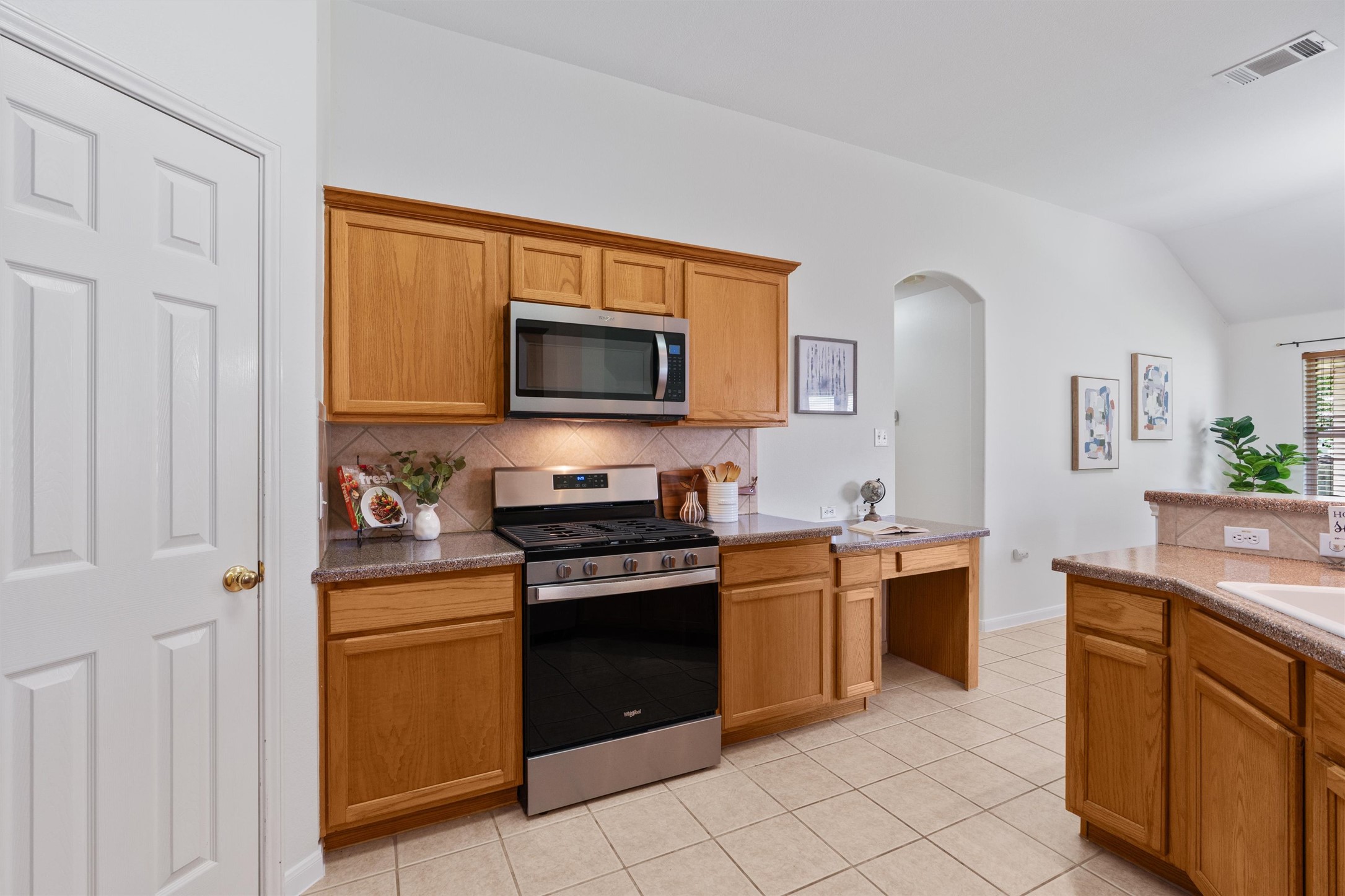 122 Copperwood Loop Round Rock, TX 78665 - Photo 11 of 40 A corner pantry offers ideal storage.