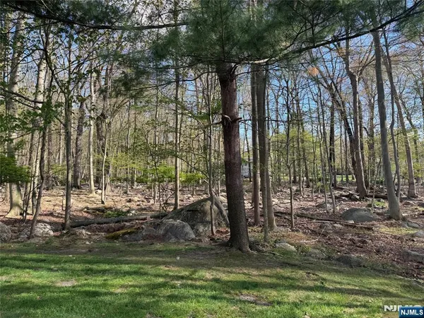 $2,585 | 2308 Hemingway Lane, Unit 2308, Mahwah, NJ 07430