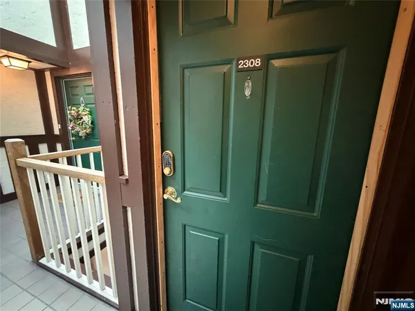 $2,585 | 2308 Hemingway Lane, Unit 2308, Mahwah, NJ 07430