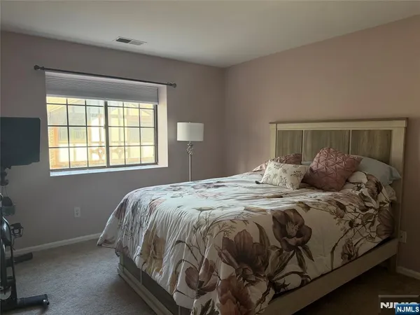 $2,585 | 2308 Hemingway Lane, Unit 2308, Mahwah, NJ 07430