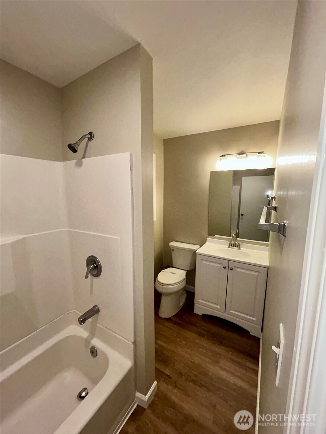 19221 100th Avenue Northeast Bothell, WA 98011 - Photo 11 of 28