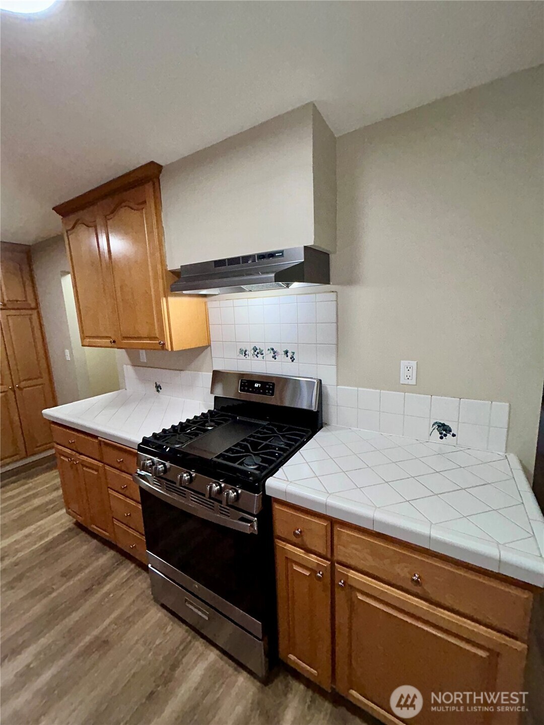 19221 100th Avenue Northeast Bothell, WA 98011 - Photo 6 of 28