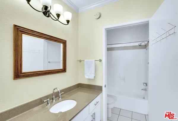 $649,000 | 11645 Montana Avenue, Unit 323, Los Angeles, CA 90049
