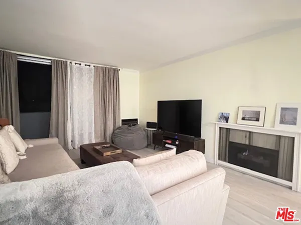 $649,000 | 11645 Montana Avenue, Unit 323, Los Angeles, CA 90049