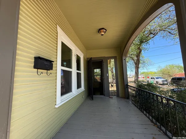 $1,500 | 630 West Gramercy Place, San Antonio, TX 78212