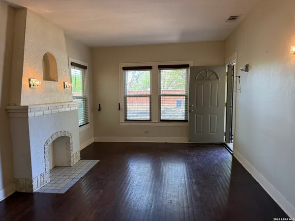 $1,500 | 630 West Gramercy Place, San Antonio, TX 78212