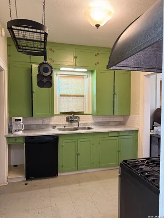 $1,500 | 630 West Gramercy Place, San Antonio, TX 78212