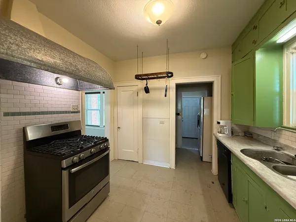 $1,500 | 630 West Gramercy Place, San Antonio, TX 78212