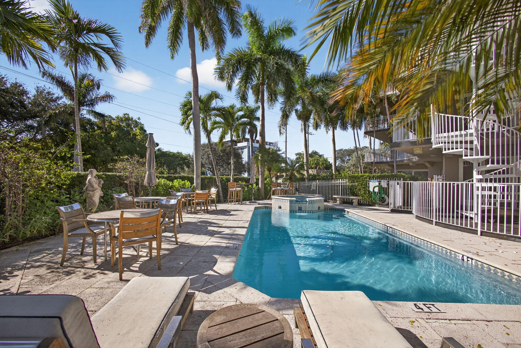 129 South Golfview Road, Unit 7 Lake Worth Beach, FL 33460 - Photo 2 of 79 66-web-or-mls-5D1A8004