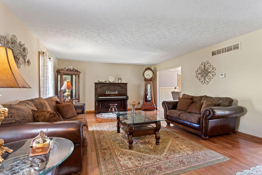 5877 Royalton Road Southwest Lancaster, OH 43130 - Photo 10 of 30 7G5A1512