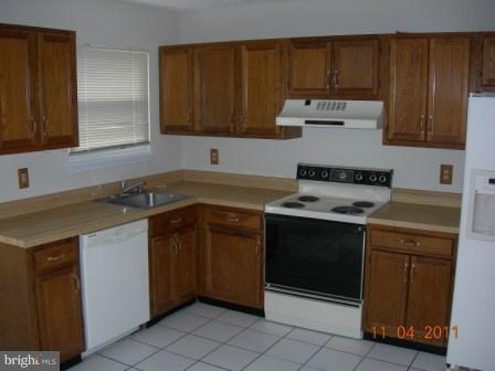 7794 East Shore Road Pasadena, MD 21122 - Photo 11 of 21 Kitchen