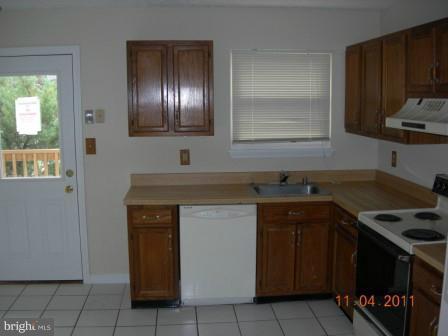 7794 East Shore Road Pasadena, MD 21122 - Photo 5 of 21 Kitchen