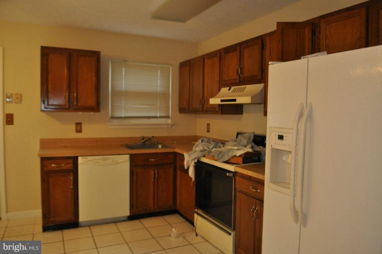 7794 East Shore Road Pasadena, MD 21122 - Photo 10 of 21 Kitchen