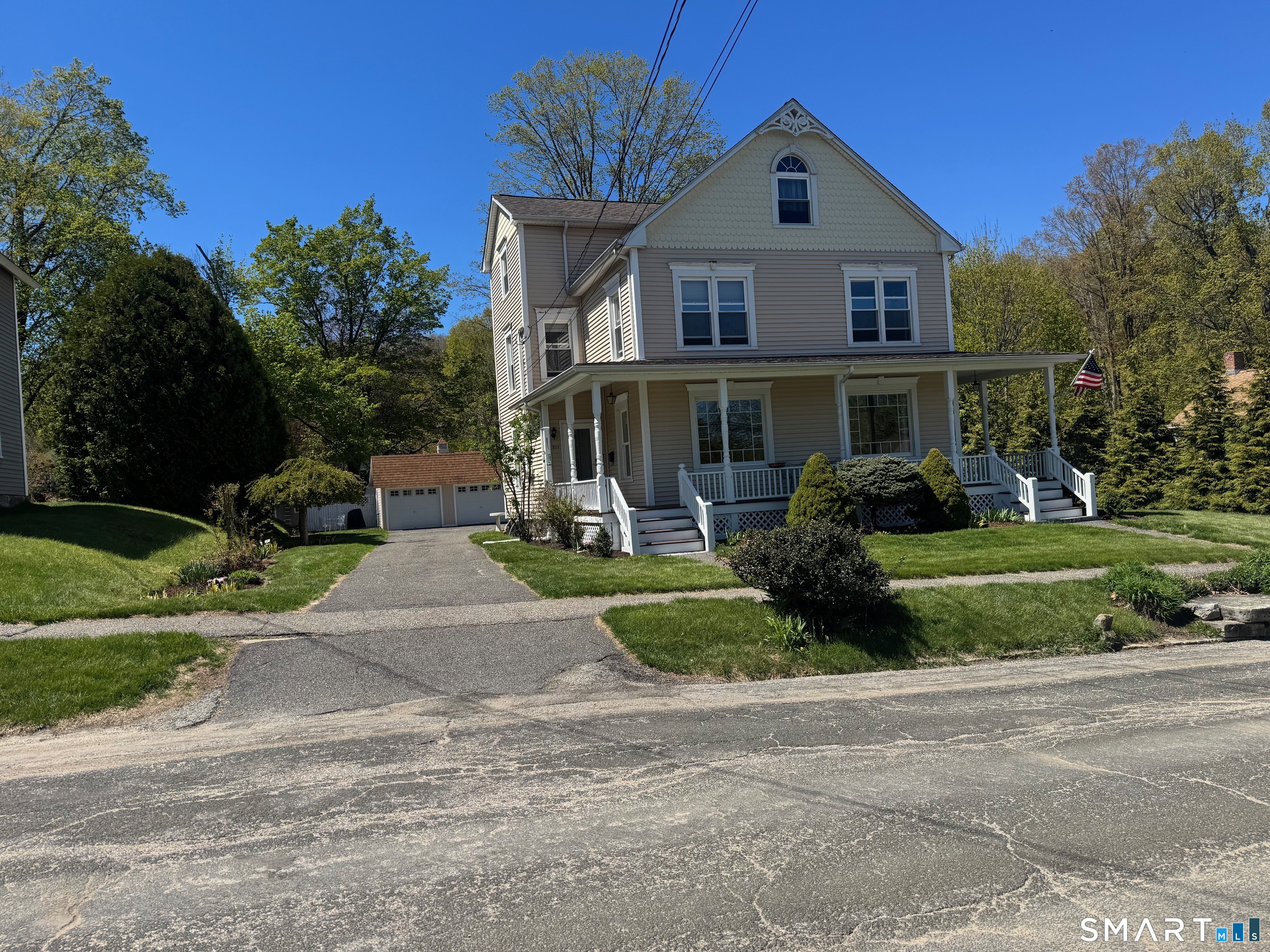 217 Walnut Street Winchester, CT 06098 - Photo 3 of 34