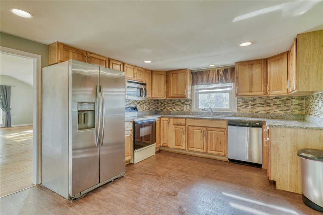 16 Pannell Road Perinton, NY 14450 - Photo 6 of 27