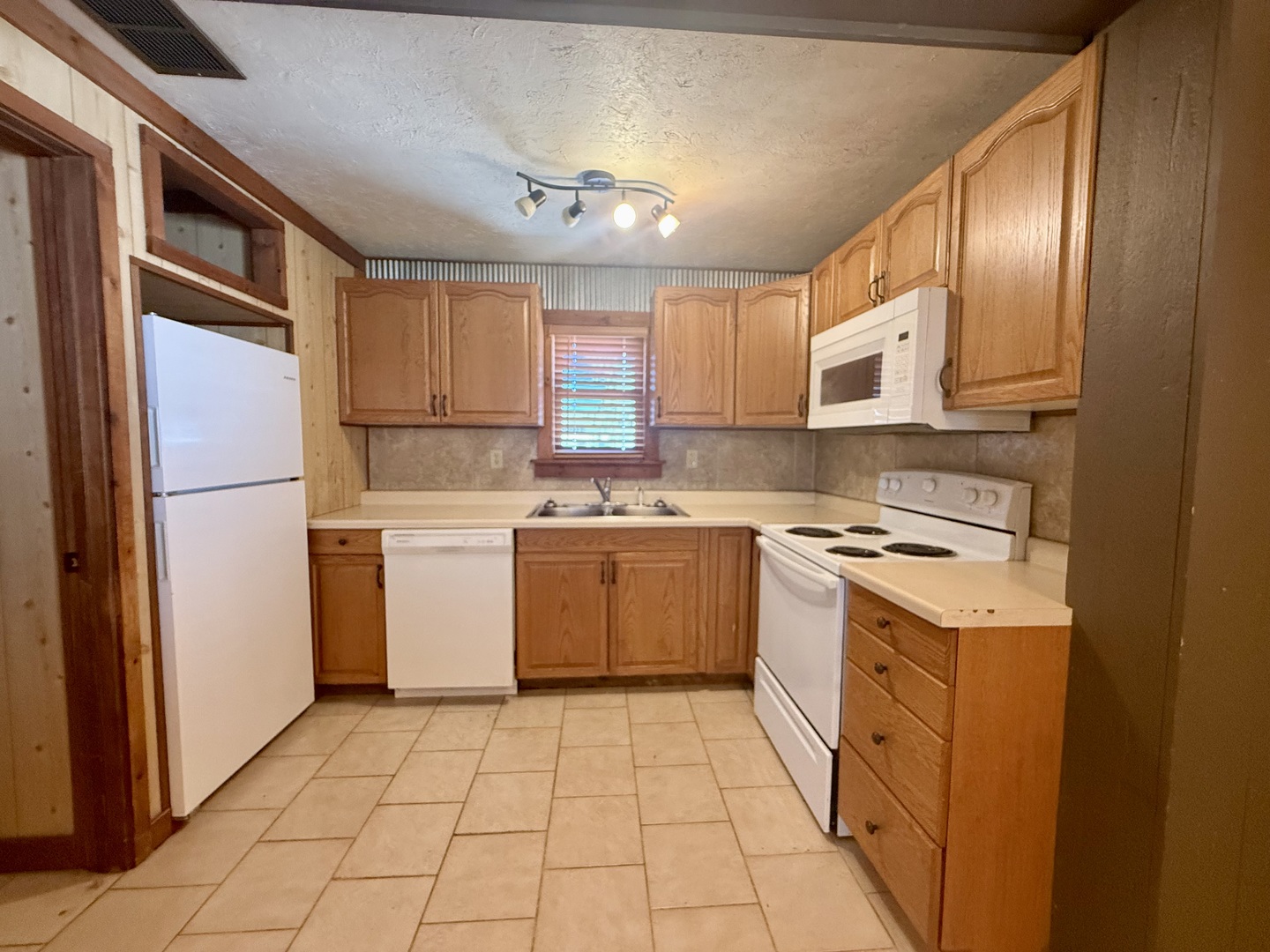 617 East Wabash Avenue Rantoul, IL 61866 - Photo 5 of 18