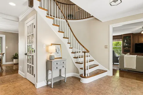 $985,000 | 165 North Valley Road, Barrington, IL 60010