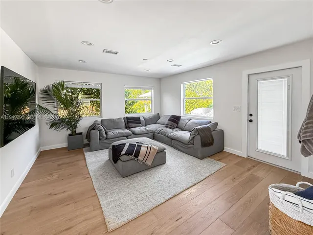 $1,200,000 | 337 Forest Hill Boulevard, West Palm Beach, FL 33405