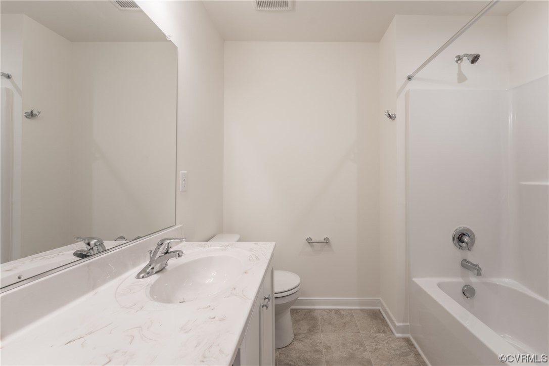 18609 Palisades Ridge Moseley, VA 23120 - Photo 15 of 50 a bathroom with a sink and a bathtub