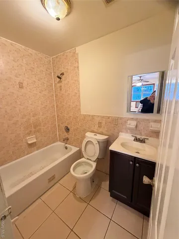 $3,400 | 17207 A 90th Avenue, Unit 2 | Eastwood