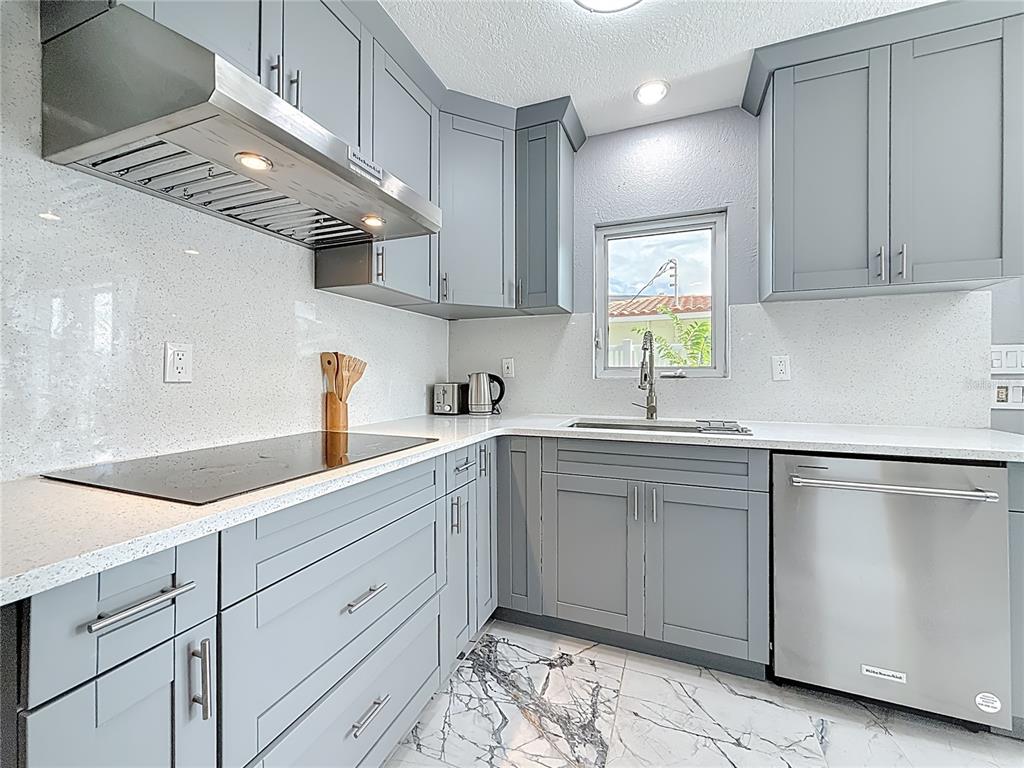 14186 West Parsley Drive Madeira Beach, FL 33708 - Photo 9 of 57