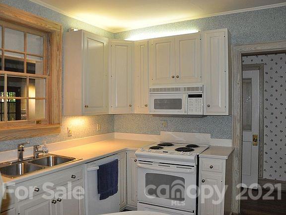 1653 Hertford Road Charlotte, NC 28207 - Photo 2 of 5 Gallery Image 2