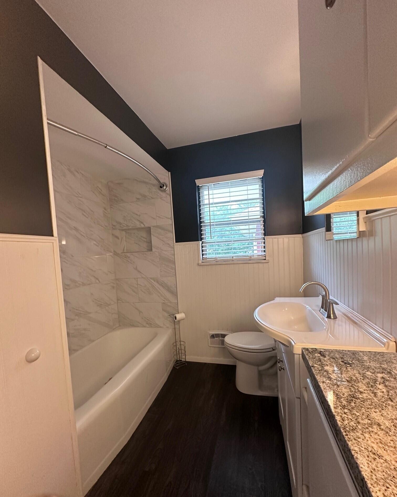 73 North Chesterfield Road Columbus, OH 43209 - Photo 14 of 34 Main Bathroom 331