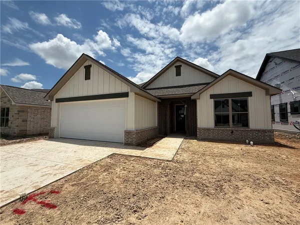 $399,900 | 2805 CAPTAIN Court, Bryan, TX 77808