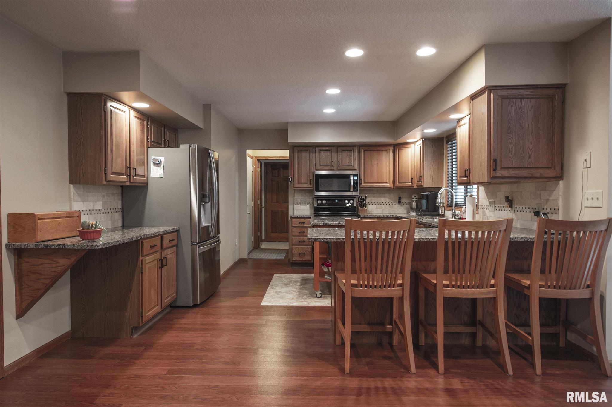 4685 Heatherstone Road Bettendorf, IA 52722 - Photo 4 of 32 Gallery Image 4