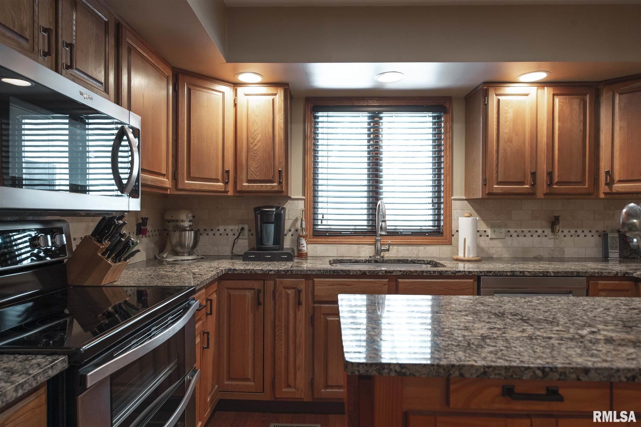 4685 Heatherstone Road Bettendorf, IA 52722 - Photo 5 of 32 Gallery Image 5