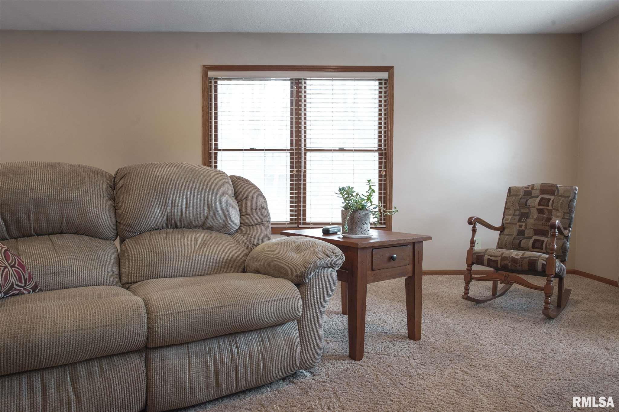 4685 Heatherstone Road Bettendorf, IA 52722 - Photo 9 of 32 Gallery Image 9