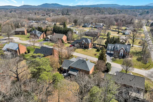 $759,000 | 3535 Windsor Oaks Circle Southwest, Roanoke, VA 24018