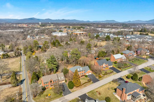 $759,000 | 3535 Windsor Oaks Circle Southwest, Roanoke, VA 24018