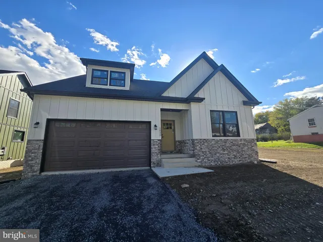 a view of a house with a yard and garage