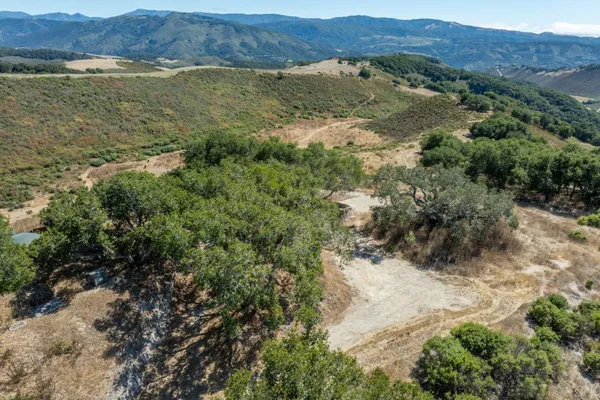 an aerial view of residential house and lake view