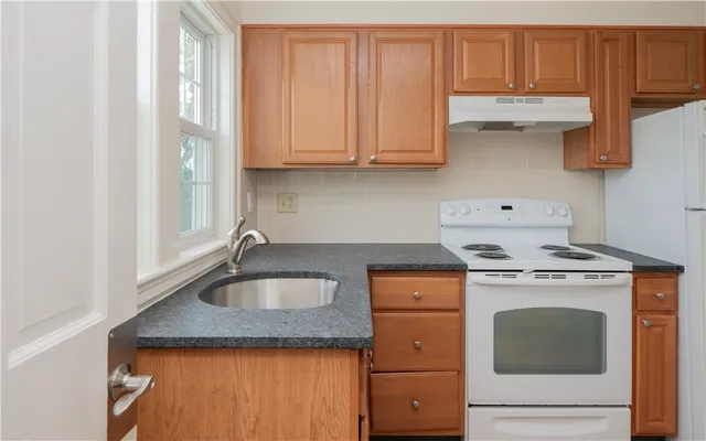 $2,150 | 56 Phelps Road, Unit D, Middletown, RI 02842