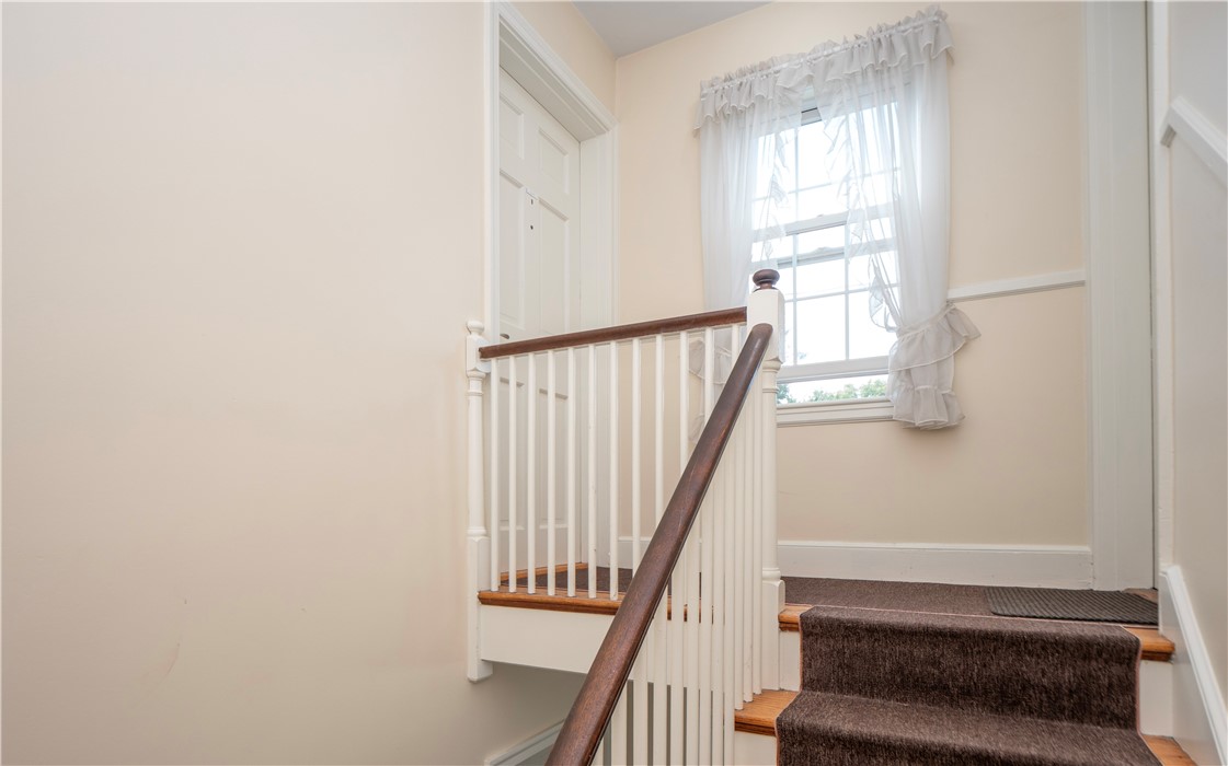 56 Phelps Road, Unit D Middletown, RI 02842 - Photo 3 of 30