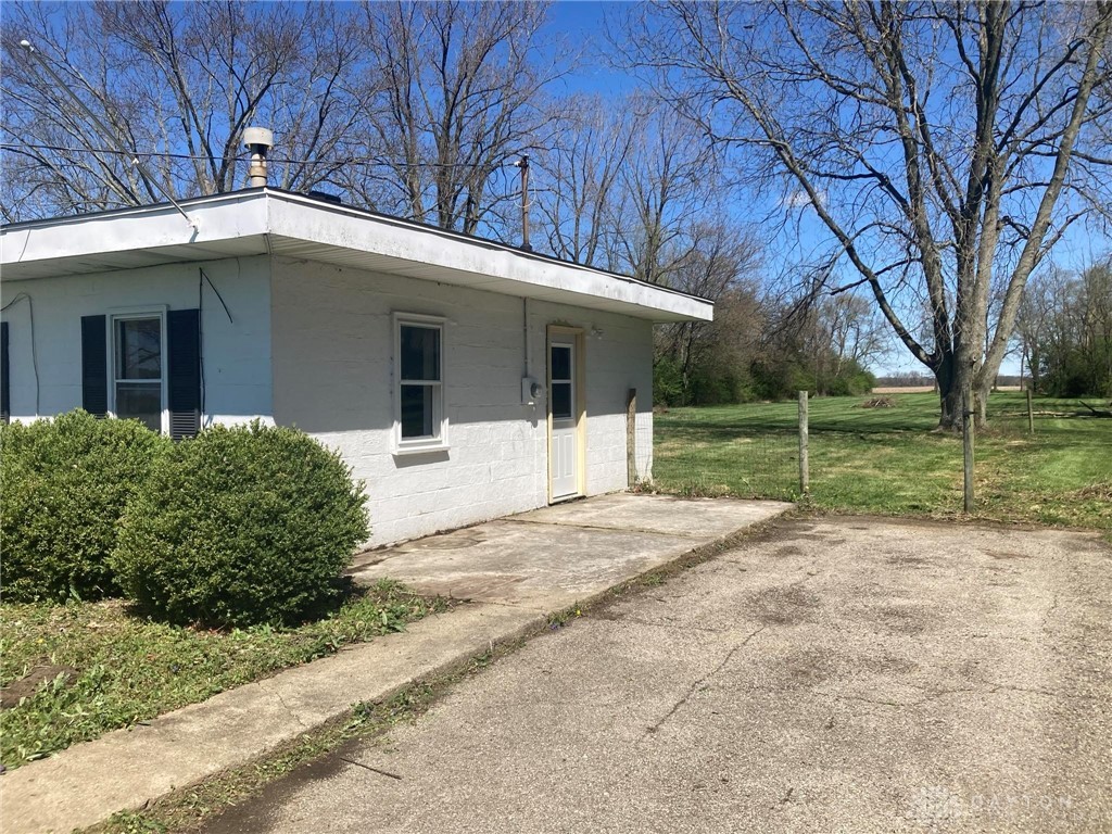1342 East Jackson Road Springfield, OH 45502 - Photo 2 of 7
