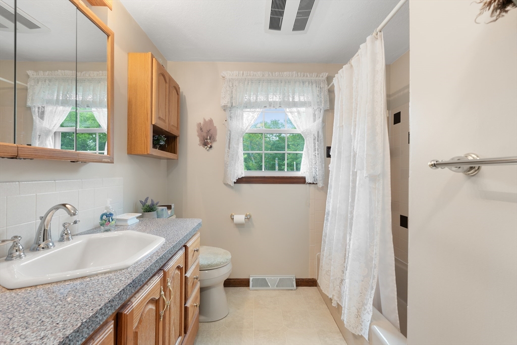 55 Glen Road Wilmington, MA 01887 - Photo 14 of 32 Gallery Image 14