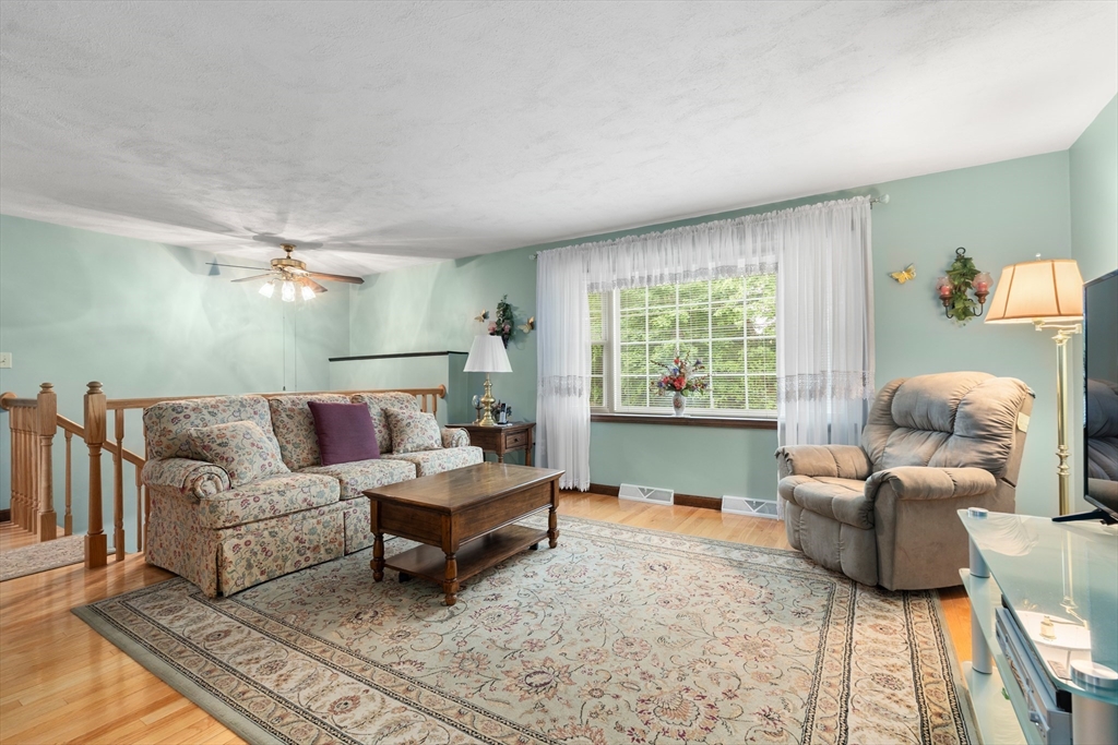 55 Glen Road Wilmington, MA 01887 - Photo 3 of 32 Gallery Image 3