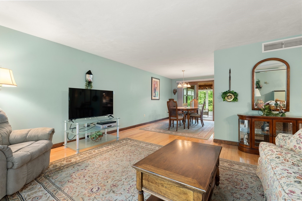 55 Glen Road Wilmington, MA 01887 - Photo 5 of 32 Gallery Image 5
