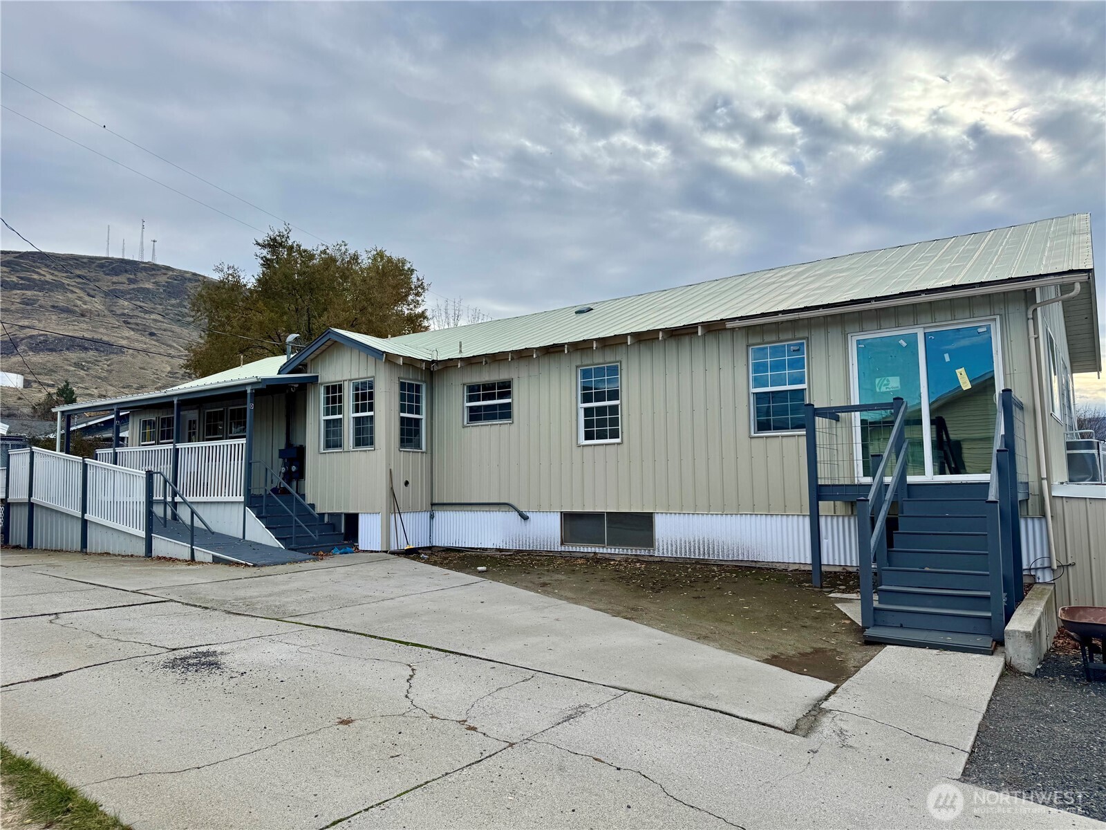 705 Spruce Street Coulee Dam, WA 99116 - Photo 2 of 31