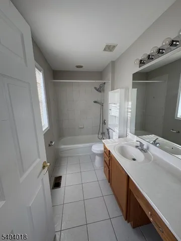 $2,600 | 8 Winding Way, Unit 8, Hamburg, NJ 07419