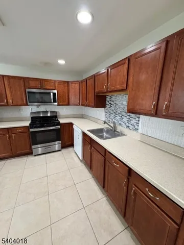 $2,600 | 8 Winding Way, Unit 8, Hamburg, NJ 07419