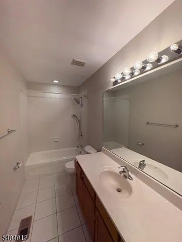 $2,600 | 8 Winding Way, Unit 8, Hamburg, NJ 07419