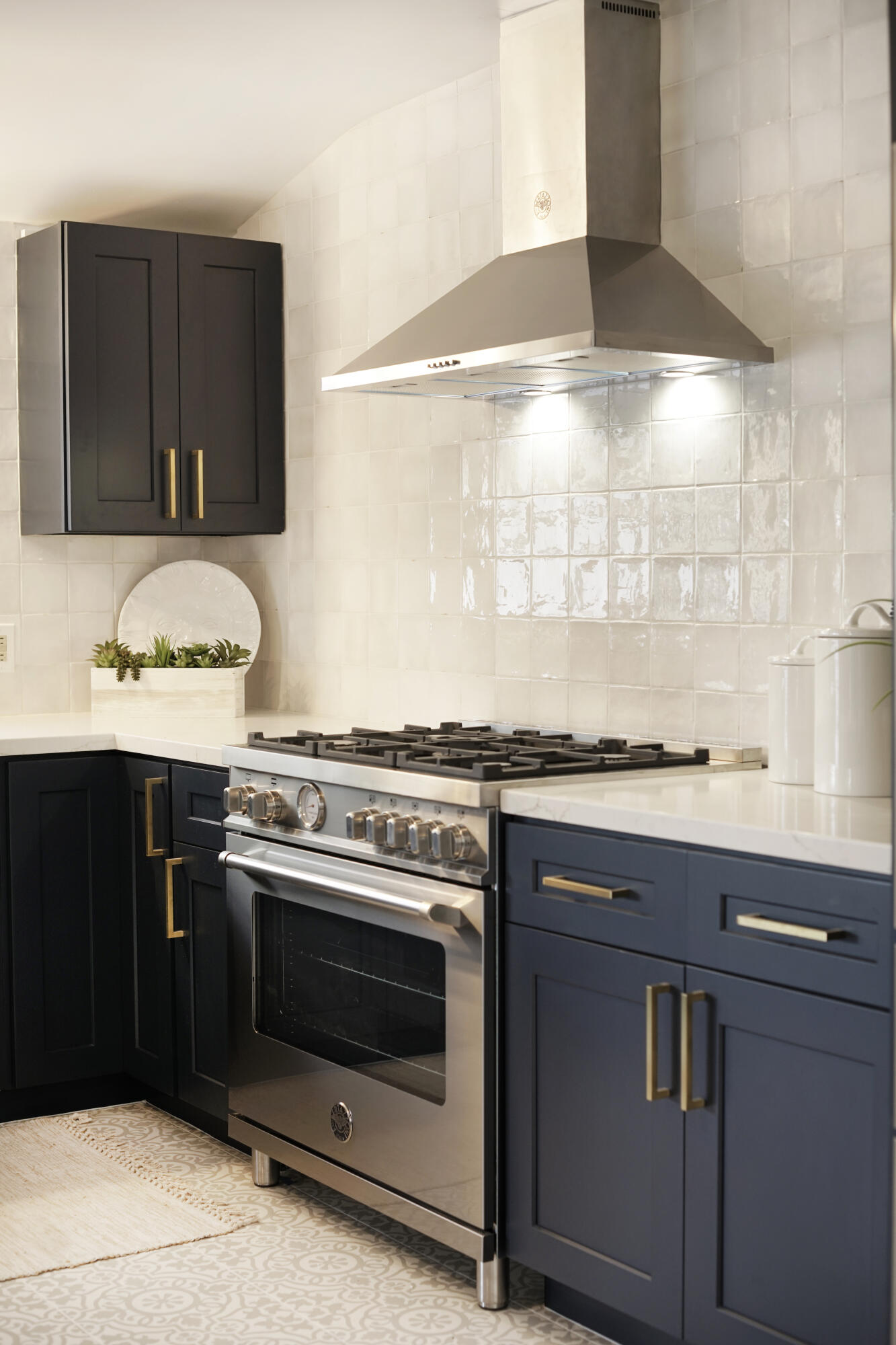 939 Mission Ridge Road Santa Barbara, CA 93103 - Photo 8 of 24 a kitchen with a stove and a sink